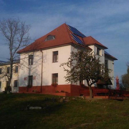 Jeleni Farma Jecmeniste Hotel Vrbovec Esterno foto