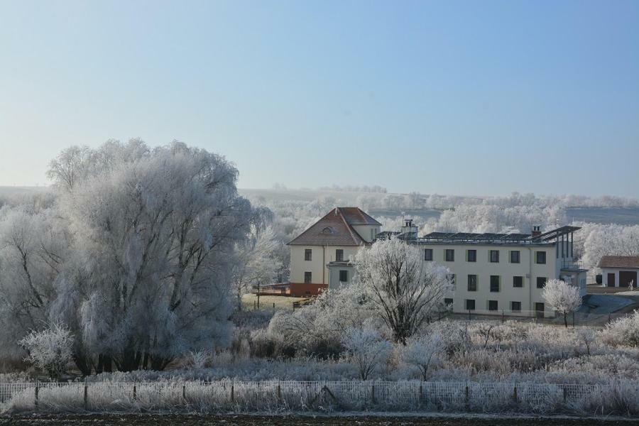 Jeleni Farma Jecmeniste Hotel Vrbovec Esterno foto