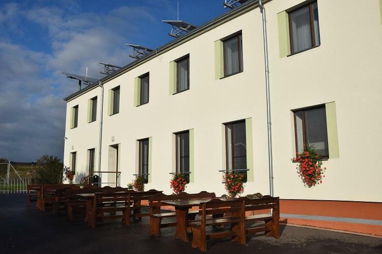 Jeleni Farma Jecmeniste Hotel Vrbovec Esterno foto