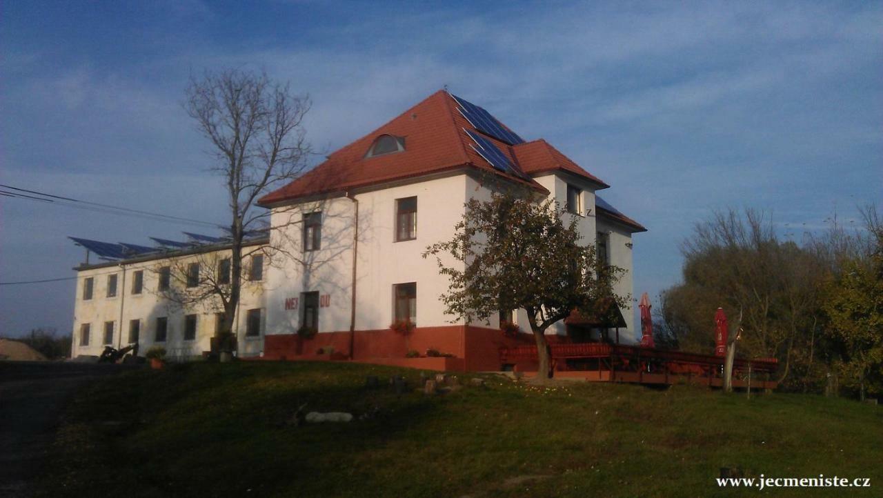 Jeleni Farma Jecmeniste Hotel Vrbovec Esterno foto