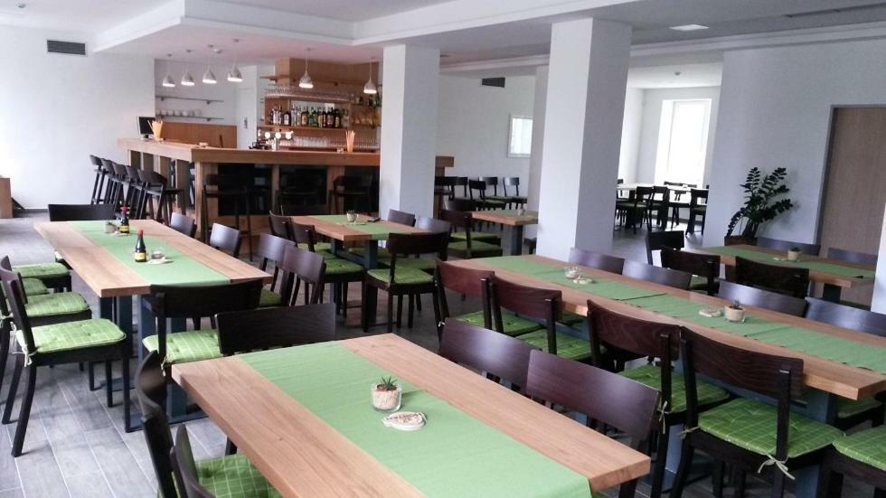 Jeleni Farma Jecmeniste Hotel Vrbovec Esterno foto