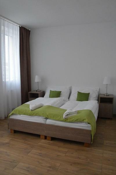 Jeleni Farma Jecmeniste Hotel Vrbovec Esterno foto